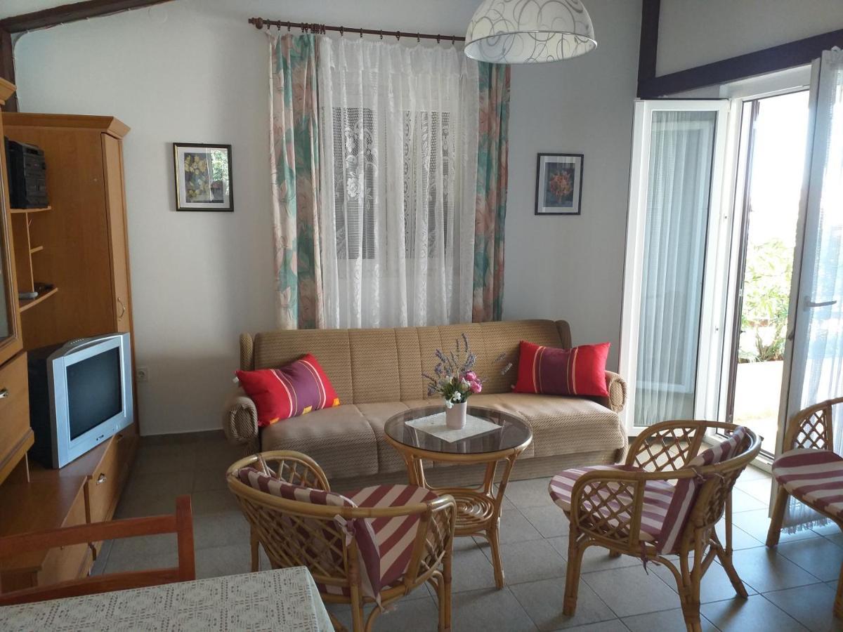 Beachfront House Nada - Happy Rentals Karlobag Exterior foto